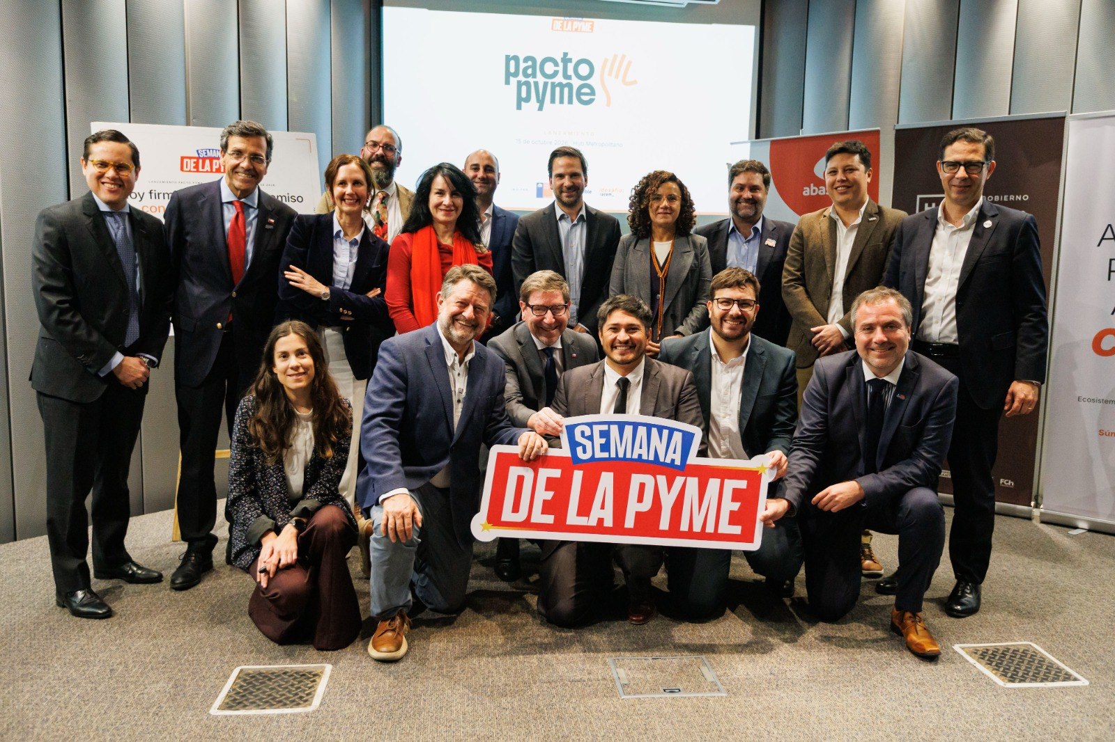 Ministerio de Economía firma alianza histórica para capacitar a 150 mil Pymes en IA y tecnologías digitales al 2027